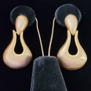 Large Vintage Groovy Brushed Gold Teardrop Dangle Clip-on Earrings